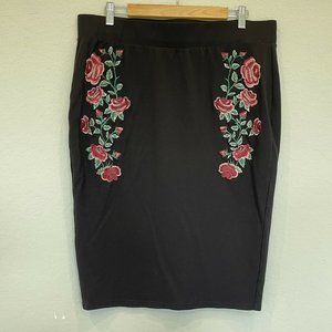 Torrid EUC Women's Plus Size 2X (18/20) Floral Embroidered Pencil Skirt Stretch